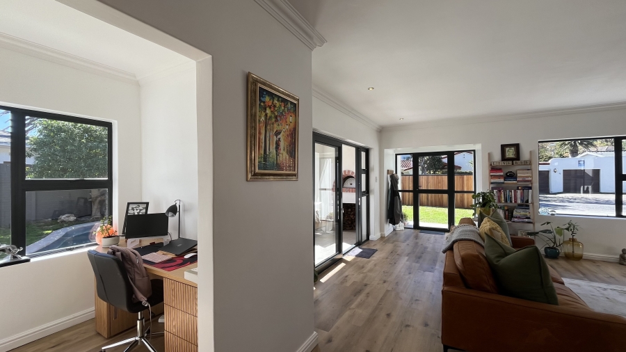 5 Bedroom Property for Sale in Clovelly Western Cape